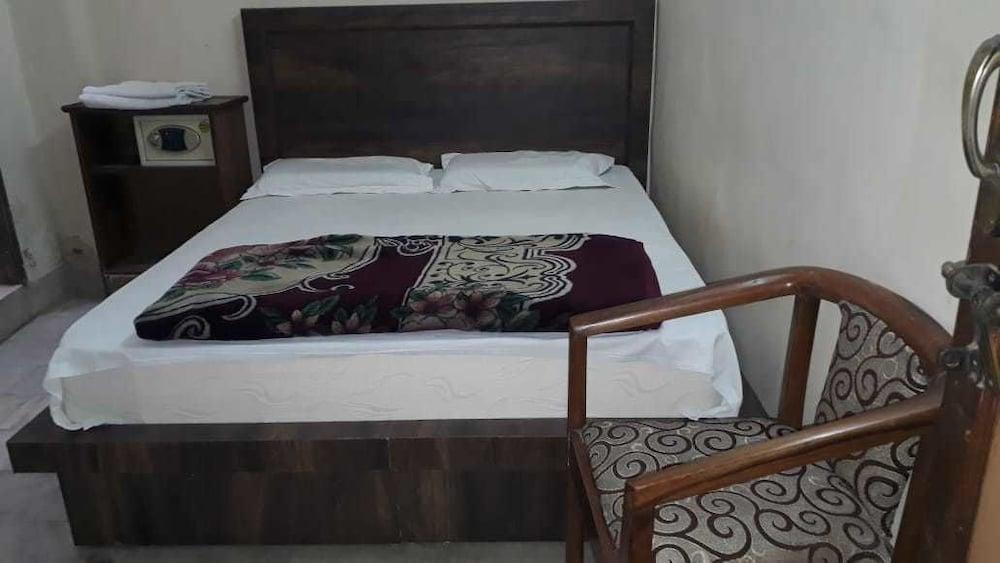 Hotel Bless 2*